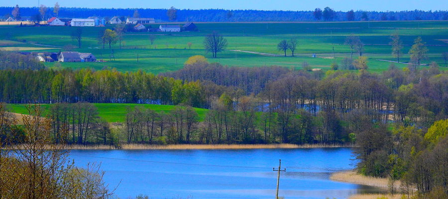 Jezioro Skarlińskie widok z wsi Nawra