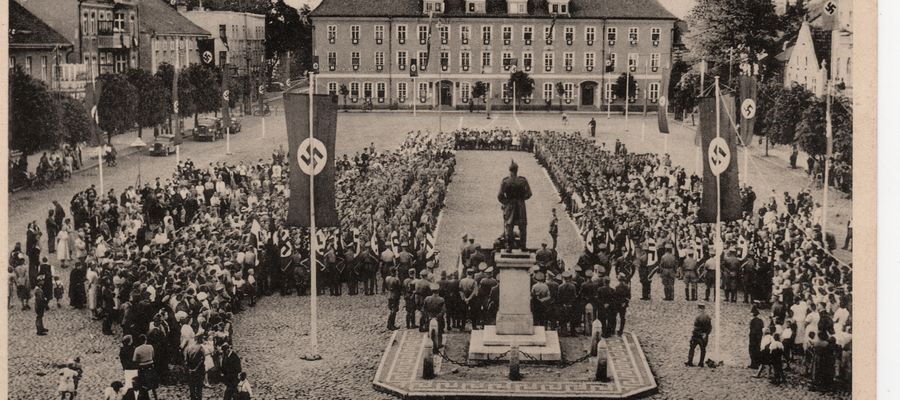 Po 1933 roku codziennością stały się organizowane przez członków NSDAP i jej przybudówki manifestacje, defilady i „dni niemieckie”.