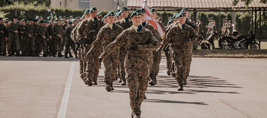 W niedzielę, 8 sierpnia, przed ratuszem odbędą się oficjalne uroczystości z udziałem wojska, a ulicami Orzysza przemaszeruje wojskowa defilada. 