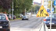 Bruk na Mickiewicza znika. Z oszczędności?