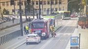 Dostawczy opel zderzył się z tramwajem w centrum miasta