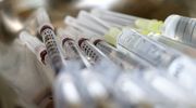Fotomigawka: Rozsypane strzykawki i opakowania po lekach na ul. Dworcowej w Olsztynie