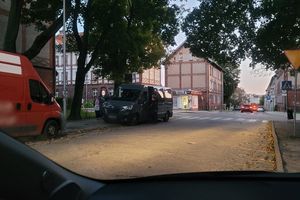 Pięciu policjantów zakuło mężczyznę w kajdanki 