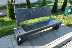Praktyczna i ekologiczna ławka solarna 