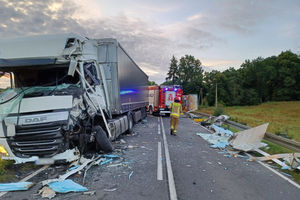 Zderzenie dwóch ciężarówek! Droga pod Olsztynem zablokowana