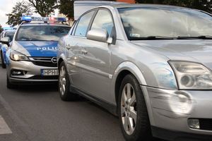 PRÓBOWAŁ POTRĄCIĆ POLICJANTA