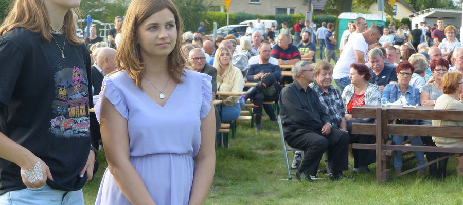 Adrianna Niewiadomska (z prawej) podczas festynu charytatywnego 