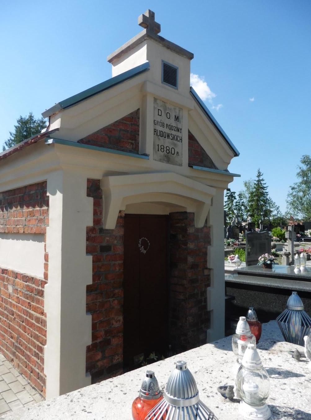 Kaplica cmentarna rodziny Rudowskich odnowiona ze środków TPZM w 2020 roku 