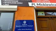 Ktoś ukradł tablicę z biura posła PiS 