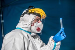 Czwarta fala pandemii zbiera okrutne żniwo 