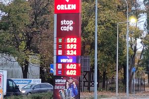 Przed końcem miesiąca litr benzyny 95 i diesla na stacjach może kosztować mniej niż 6 zł