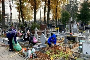 Wolontariusze odwiedzają zapomniane groby