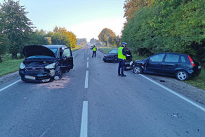 Zderzenie czterech pojazdów w Olsztynku! Droga zablokowana