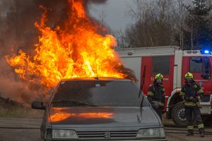 Pożar samochodu w Komorowie Żuławskim [AKTUALIZACJA]