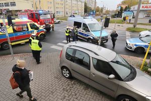Na skrzyżowaniu ulic Dworcowej i Kołobrzeskiej w Olsztynie skoda potrąciła dwie kobiety [ZDJĘCIA]