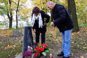 Z wizytą na cmentarzu w Łąkorku
