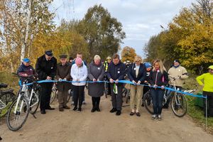 Trasa rowerowa po nieczynnych nasypach kolejowych oficjalnie otwarta