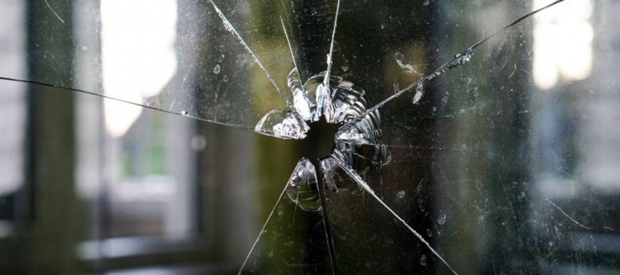 Strzelaniem w okna mieszkań "zabawiało się" dwóch nastolatków. Za straty zapłacą rodzice