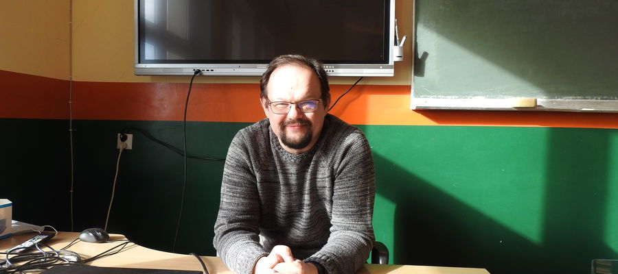 Dariusz Lewkowicz jest nauczycielem historii i wiedzy o społeczeństwie w Liceum Ogólnokształcącym w Nidzicy