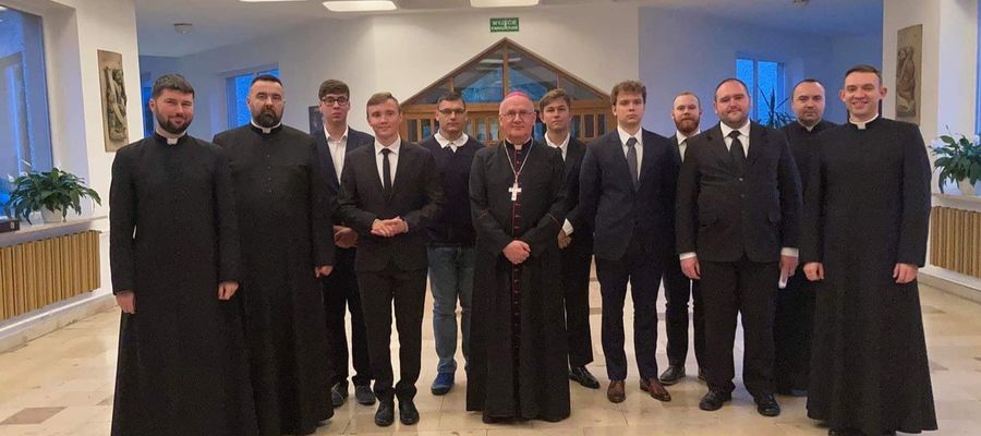 Klerycy roku propedeutycznego z wychowawcami Seminarium Duchownego "Hosianum" w Olsztynie