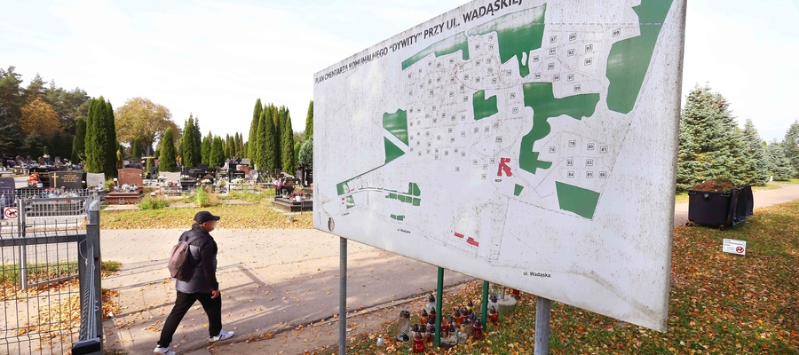 Czy wyblakła tablica na cmentarzu w Dywitach utrudni znalezienie grobu? 