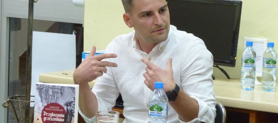 Adrian Kwiatkowski na spotkaniu autorskim w Iławie