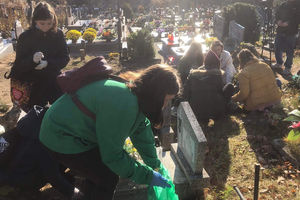 Harcerze w ramach akcji „Ocalić od zapomnienia” zadbali o bartoszyckie groby