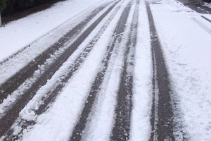 Zimowe warunki na drogach. Policja apeluje o rozwagę