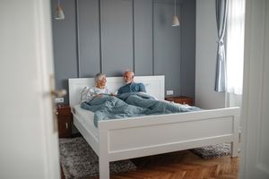 Idealne łóżko dla seniora - kilka przedmiotów, które musisz mieć