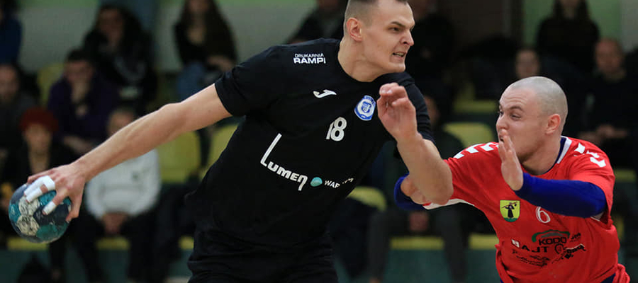 Karol Cichocki (Jeziorak Iława), lider klasyfikacji rzucających w II lidze piłki ręcznej, ma już 72 bramki na swym koncie w sezonie 2021/22