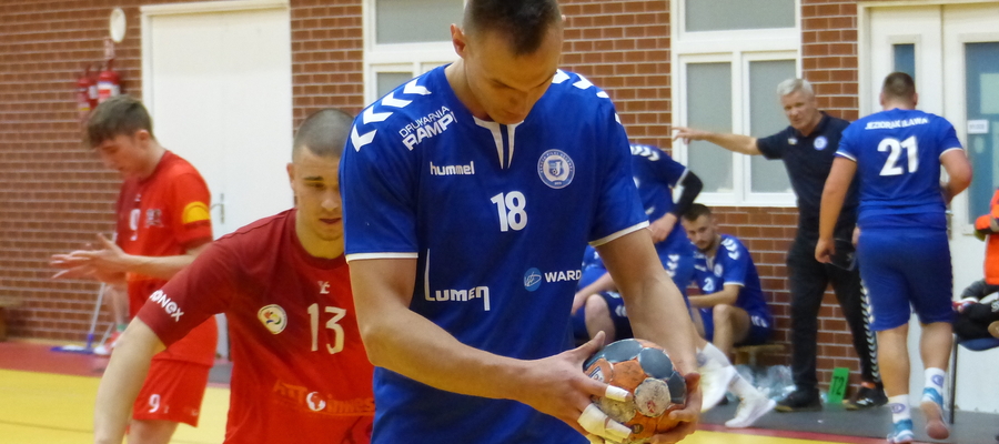 Karol Cichocki (Jeziorak Iława) to lider klasyfikacji rzucających w II lidze. W 6 spotkaniach rzucił aż 58 bramek