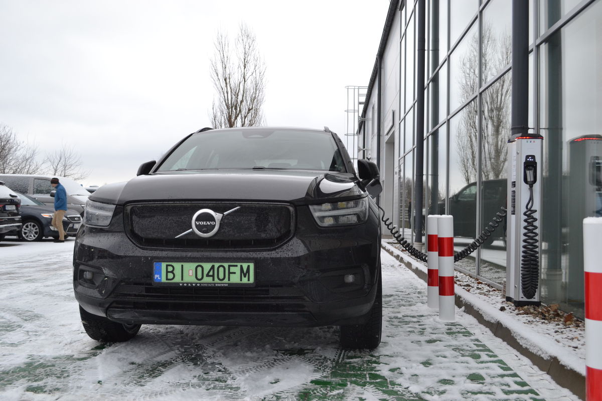 Nowe elektryczne Volvo to prawdziwy potwór. Ponad 400 koni mechanicznych i niecałe 5s do setki - full image