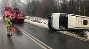 Marznący deszcz wepchnął bus do rowu 