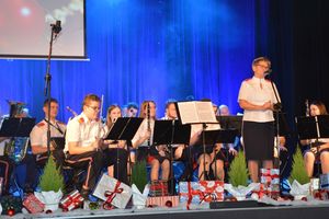Orkiestra wprowadziła publiczność w świąteczny nastrój