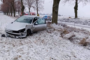 Policjanci radzą jak przygotować swój samochód do zimy