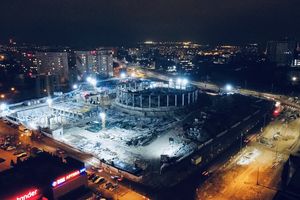 Plac budowy Uranii w Olsztynie nocą wygląda zjawiskowo. Mamy ujęcia z powietrza
