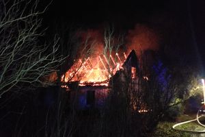 W nocy zapalił się dom 73-latki [ZDJĘCIA]