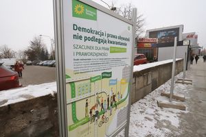 W centrum Olsztyna stoją tablice promujące ekologię. To sprawka nowej partii w mieście