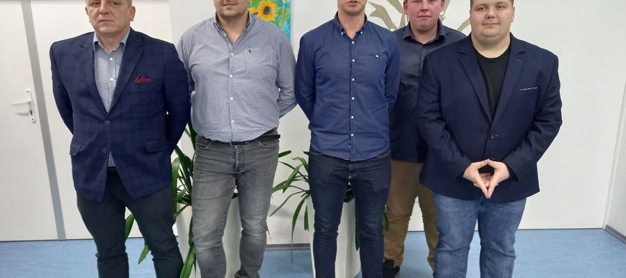 Nowy zarząd Błękitnych Pasym. Drugi z lewej prezes Marek Gawdziński