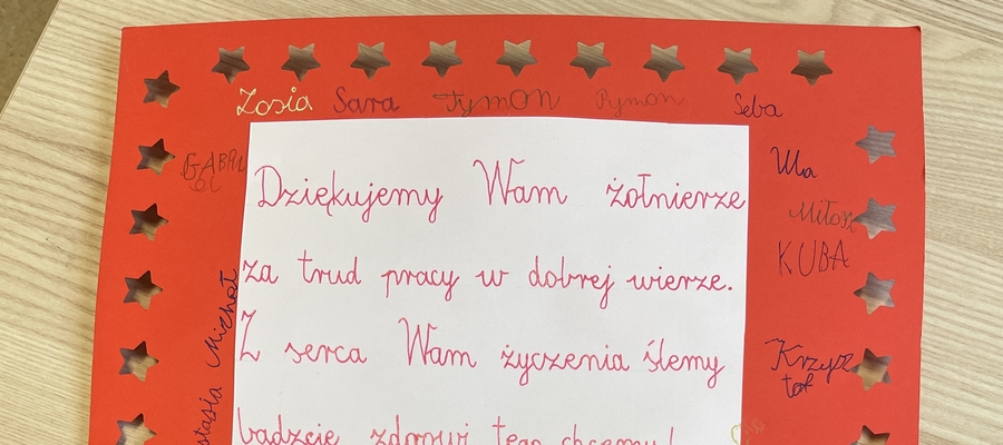 Dzieci z ełckiej SP4 wzięły udział w akcji "Murem za Polskim Mundurem"