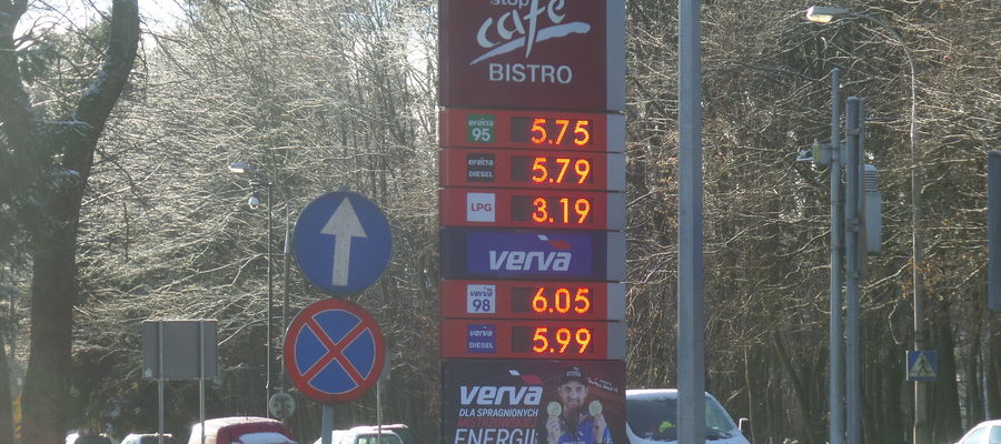 Ceny paliw spadły poniżej 6 zł za litr