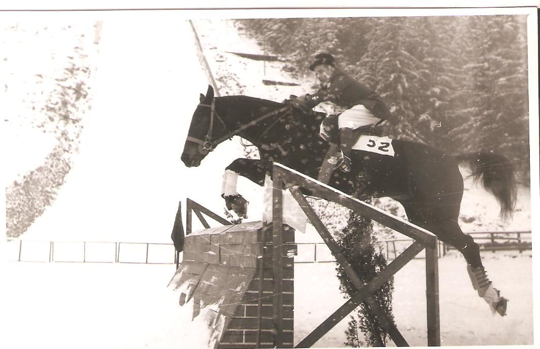 Zawody w Zakopanem w 1958 roku - w tle widoczna skocznia narciarska Wielka Krokiew


