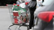 "Rzeczpospolita": Przed obniżką VAT sklepy podnoszą ceny