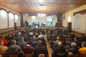 Wy jesteście elitą tego kraju, produkujecie chleb — mówił lider Agrounii Michał Kołodziejczak na otwartym spotkaniu w Rumianie