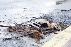 Gmina Lubawa: zanieczyszczenia z podwórka zepchnął na drogę 