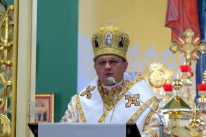 Biskupi zabronili księżom używania telefonów w czasie mszy