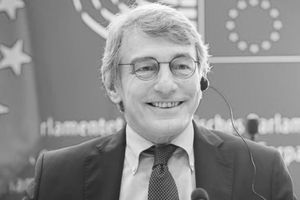 Nie żyje David Sassoli - przewodniczący Parlamentu Europejskiego. Miał 65 lat