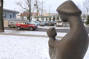 Rzeźba „Macierzyństwo” ma nowy adres: skwer naprzeciwko dworca Olsztyn Zachodni