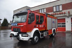 Nowy samochód ratowniczo–gaśniczy trafił do iławskich strażaków