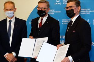 Do Olsztyna ma trafić nowoczesny mikroakcelerator, rektor UWM podpisał umowę